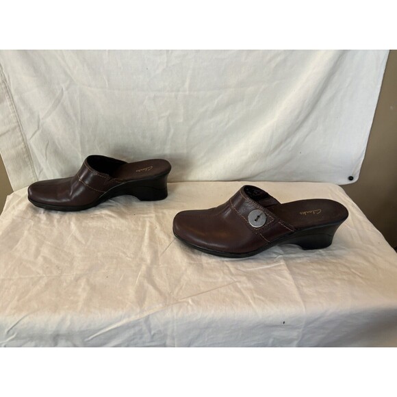 Clarks Mules Brown women's size 7 with button detail - Picture 5 of 8